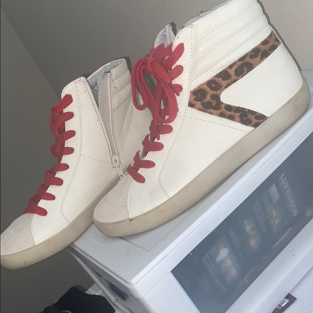 Stylish Women's High-Top Sneakers with Red Lace